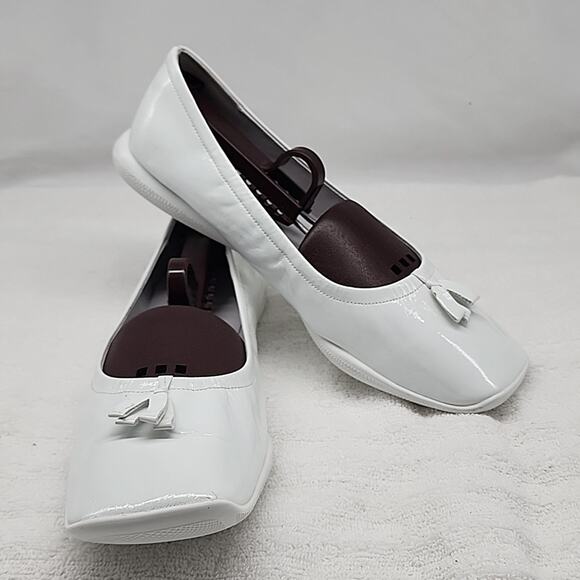 JEFFREY CAMPBELL BALLERINA FLAT IN WHITE CRINKLE PATTEN LADIES 8.5 NWOB GORGEOUS - Picture 13 of 16